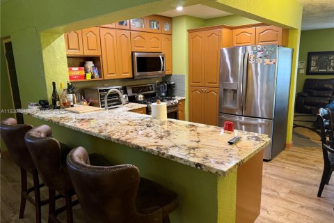 Casa en venta en Miami Gardens, Florida, 4 dormitorios, 152.92 m2 № 1986695 - foto 12