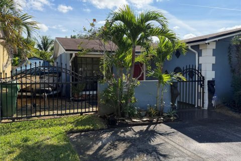 Casa en venta en Miami Gardens, Florida, 4 dormitorios, 152.92 m2 № 1986695 - foto 1