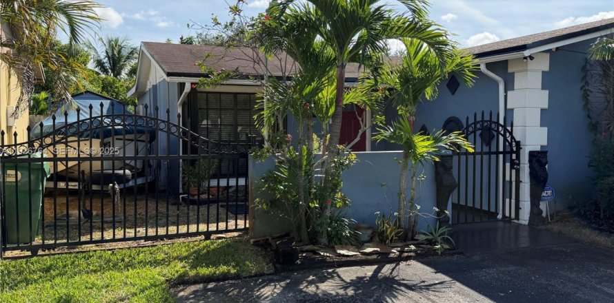 Casa en Miami Gardens, Florida 4 dormitorios, 152.92 m2 № 1986695