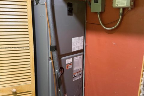 Casa en venta en Miami Gardens, Florida, 4 dormitorios, 152.92 m2 № 1986695 - foto 23