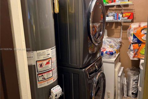 Casa en venta en Miami Gardens, Florida, 4 dormitorios, 152.92 m2 № 1986695 - foto 15