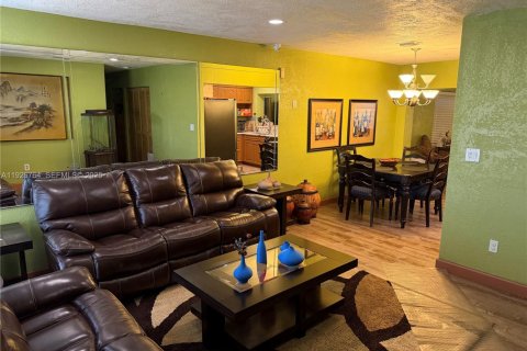 Casa en venta en Miami Gardens, Florida, 4 dormitorios, 152.92 m2 № 1986695 - foto 11