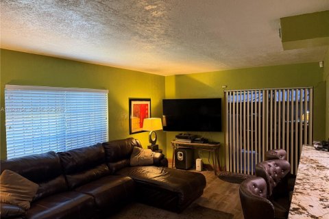 Casa en venta en Miami Gardens, Florida, 4 dormitorios, 152.92 m2 № 1986695 - foto 17