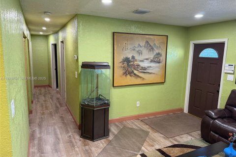 Casa en venta en Miami Gardens, Florida, 4 dormitorios, 152.92 m2 № 1986695 - foto 10