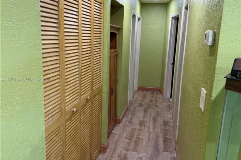 Casa en venta en Miami Gardens, Florida, 4 dormitorios, 152.92 m2 № 1986695 - foto 22