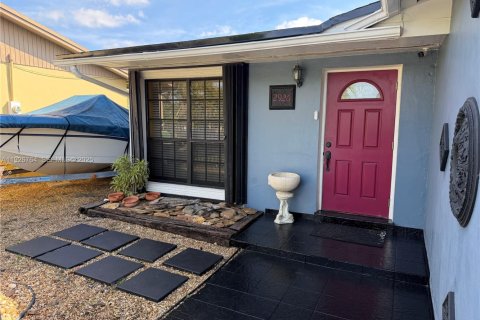 Casa en venta en Miami Gardens, Florida, 4 dormitorios, 152.92 m2 № 1986695 - foto 2