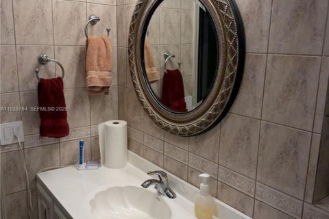 Casa en venta en Miami Gardens, Florida, 4 dormitorios, 152.92 m2 № 1986695 - foto 27