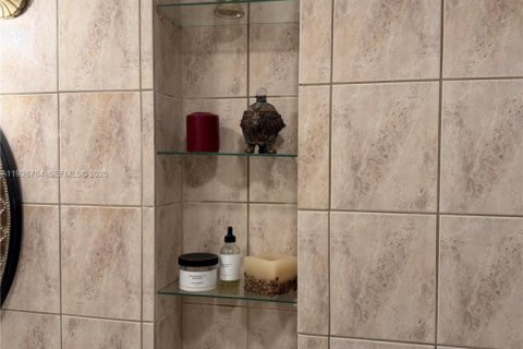 Casa en venta en Miami Gardens, Florida, 4 dormitorios, 152.92 m2 № 1986695 - foto 28