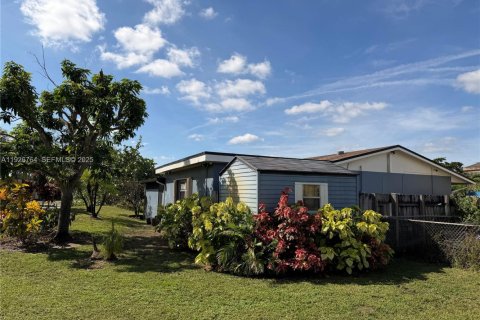 Casa en venta en Miami Gardens, Florida, 4 dormitorios, 152.92 m2 № 1986695 - foto 7