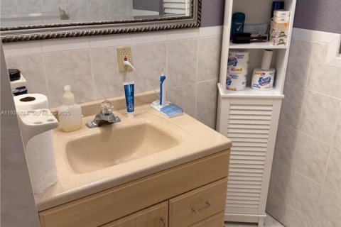 Casa en venta en Miami Gardens, Florida, 4 dormitorios, 152.92 m2 № 1986695 - foto 25