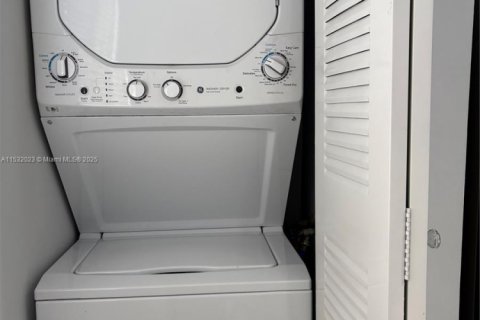 Купить кондоминиум в Пемброк-Пайнс, Флорида 2 спальни, 85.47м2, № 1499636 - фото 4