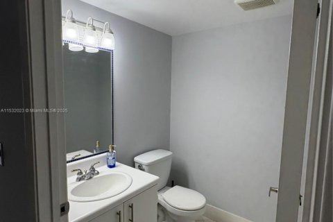 Купить кондоминиум в Пемброк-Пайнс, Флорида 2 спальни, 85.47м2, № 1499636 - фото 7