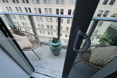 Condo in Miami, Florida, 2 bedrooms № 1988022 - photo 5