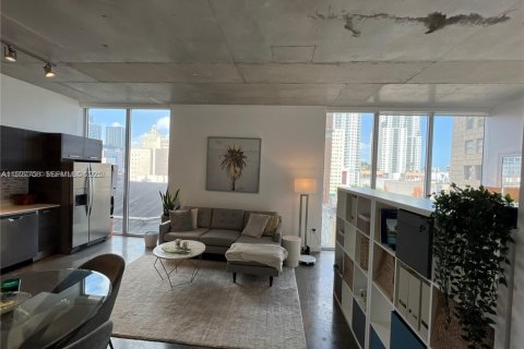 Condo in Miami, Florida, 2 bedrooms № 1988022 - photo 1