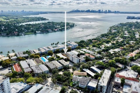 Apartment in Miami Beach, Florida 2 bedrooms № 1994097 - photo 2