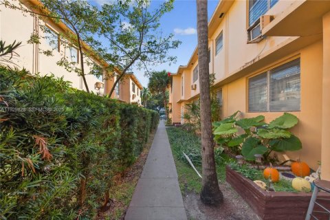 Apartment in Miami Beach, Florida 2 bedrooms № 1994097 - photo 14