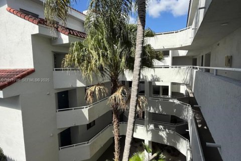 Снять в аренду кондоминиум в Майами, Флорида 2 спальни, 105.17м2, № 2035097 - фото 2