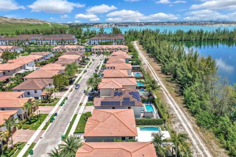 House in Doral, Florida 4 bedrooms, 290.6 sq.m. № 2078419 - photo 20
