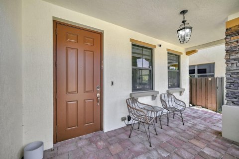 House in Doral, Florida 4 bedrooms, 290.6 sq.m. № 2078419 - photo 9