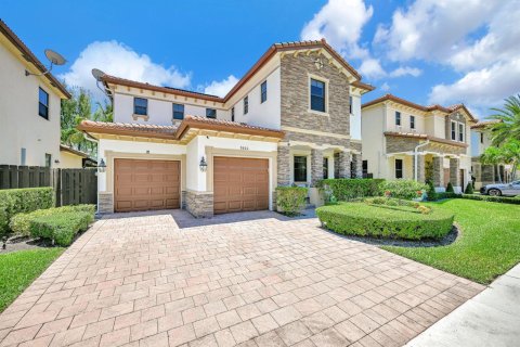 House in Doral, Florida 4 bedrooms, 290.6 sq.m. № 2078419 - photo 5