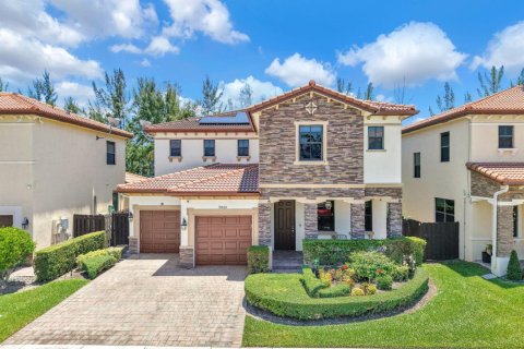 House in Doral, Florida 4 bedrooms, 290.6 sq.m. № 2078419 - photo 7