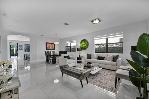 House in Doral, Florida 4 bedrooms, 290.6 sq.m. № 2078419 - photo 22