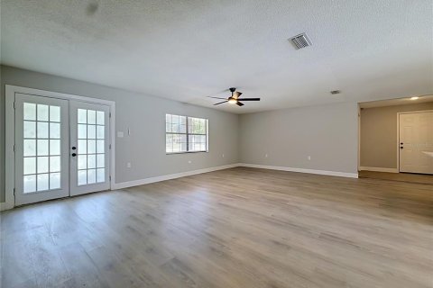House in Fruitland Park, Florida 3 bedrooms, 166.57 sq.m. № 2195659 - photo 7