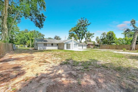 House in Fruitland Park, Florida 3 bedrooms, 166.57 sq.m. № 2195659 - photo 21