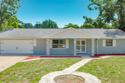 House in Fruitland Park, Florida 3 bedrooms, 166.57 sq.m. № 2195659 - photo 3