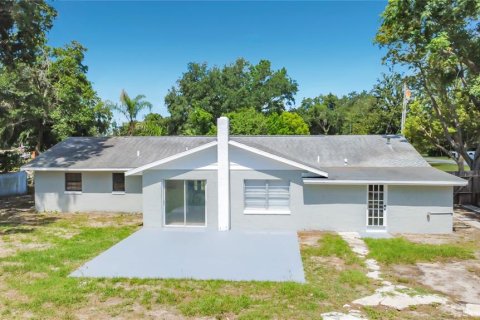 House in Fruitland Park, Florida 3 bedrooms, 166.57 sq.m. № 2195659 - photo 23