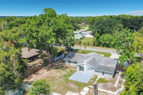House in Fruitland Park, Florida 3 bedrooms, 166.57 sq.m. № 2195659 - photo 24