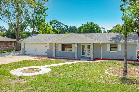 House in Fruitland Park, Florida 3 bedrooms, 166.57 sq.m. № 2195659 - photo 26