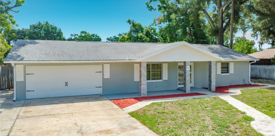 House in Fruitland Park, Florida 3 bedrooms, 166.57 sq.m. № 2195659