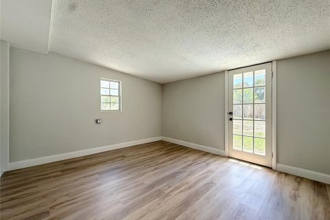 House in Fruitland Park, Florida 3 bedrooms, 166.57 sq.m. № 2195659 - photo 14