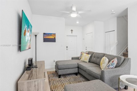 Adosado en venta en Miami Gardens, Florida, 3 dormitorios, 124.86 m2 № 2185925 - foto 6