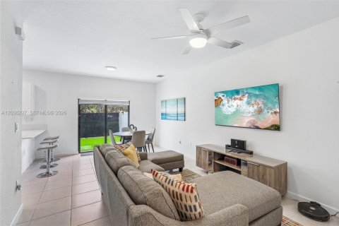 Adosado en venta en Miami Gardens, Florida, 3 dormitorios, 124.86 m2 № 2185925 - foto 5