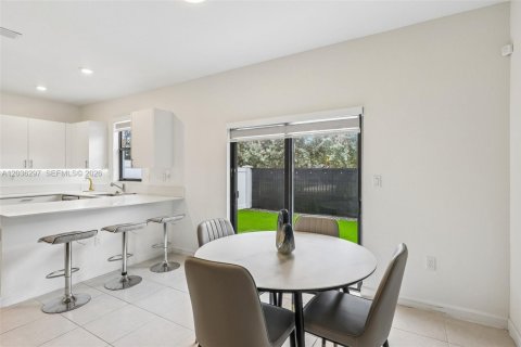 Adosado en venta en Miami Gardens, Florida, 3 dormitorios, 124.86 m2 № 2185925 - foto 8