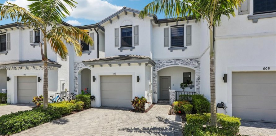 Adosado en Miami Gardens, Florida 3 dormitorios, 124.86 m2 № 2185925