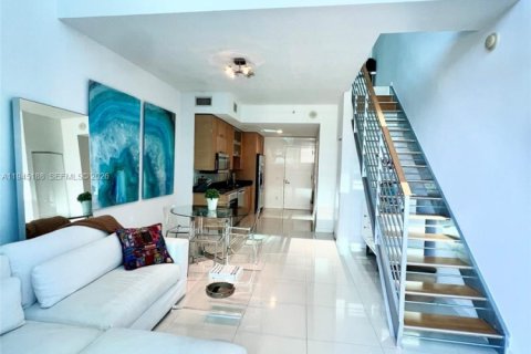 Condo in Miami, Florida, 1 bedroom  № 2001517 - photo 5