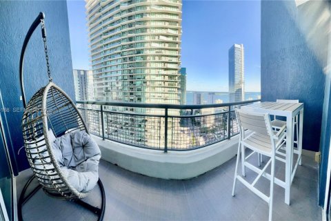 Condo in Miami, Florida, 1 bedroom  № 2001517 - photo 9