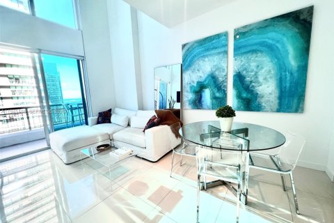 Condo in Miami, Florida, 1 bedroom  № 2001517 - photo 2