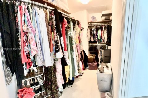 Condo in Miami, Florida, 1 bedroom  № 2001517 - photo 19