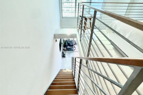 Condo in Miami, Florida, 1 bedroom  № 2001517 - photo 17