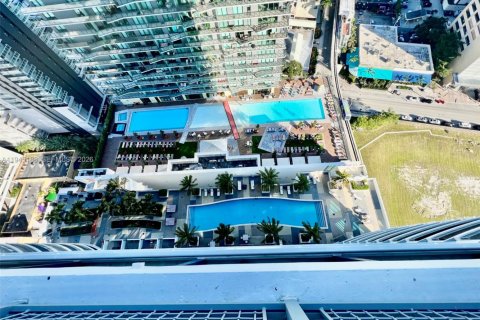 Condo in Miami, Florida, 1 bedroom  № 2001517 - photo 11