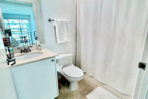Condo in Miami, Florida, 1 bedroom  № 2001517 - photo 20