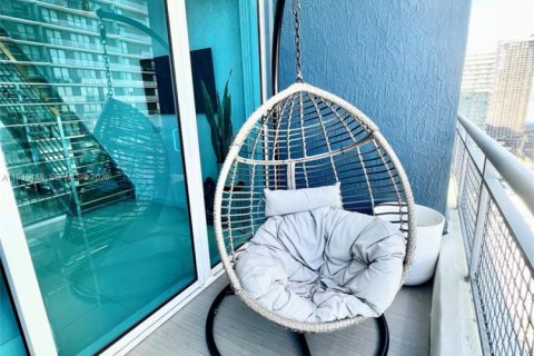 Condo in Miami, Florida, 1 bedroom  № 2001517 - photo 13