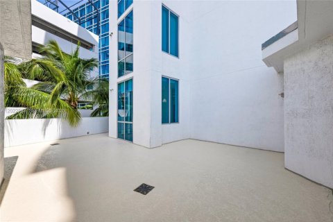 Condo in Aventura, Florida, 3 bedrooms № 2145897 - photo 25