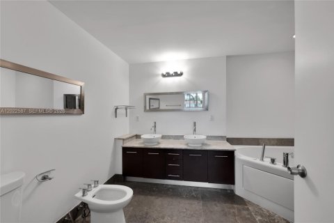 Condo in Aventura, Florida, 3 bedrooms № 2145897 - photo 12