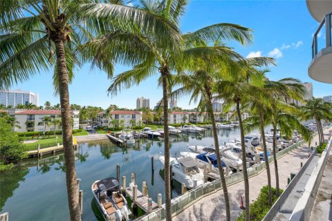 Condo in Aventura, Florida, 3 bedrooms  № 2145897