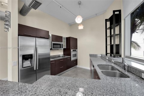 Condo in Aventura, Florida, 3 bedrooms № 2145897 - photo 3